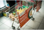 Tūkstančiai savanorių kviečia prisidėti: šį savaitgalį parduotuvėse vyks „Maisto banko“ akcija   