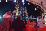 Mieste iškilmingai įžiebta Kalėdų eglė