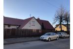 Neįgalius vaikus auginančioms šeimoms – parama pritaikant būstą ir priemonėms