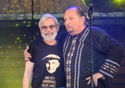 Poetas V. Braziūnas (kairėje) ir kompozitorius, multiinstrumentalistas A. Klova. Poetas V. Braziūnas (kairėje) ir kompozitorius, multiinstrumentalistas A. Klova.